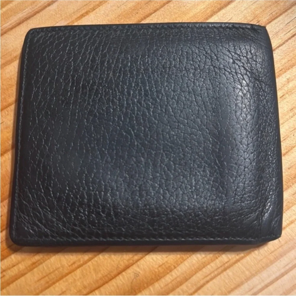 Authentic Gucci luxury designer signature black leather men’s wallet